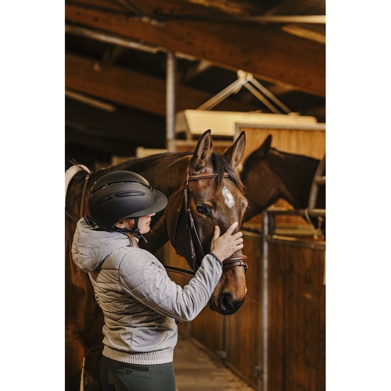 Equitheme Agris Ridehjelm med Bred Skjerm