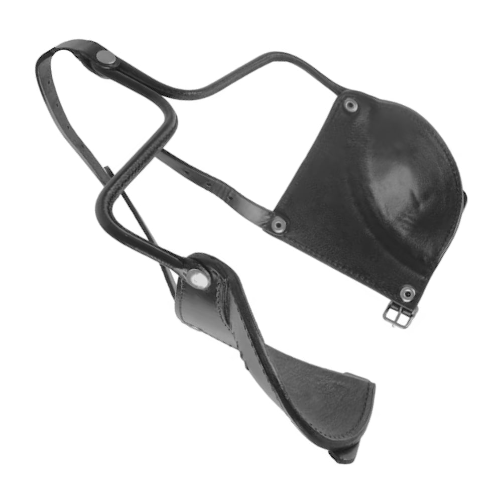 Finntack, anteojeras semicirculares de cuero