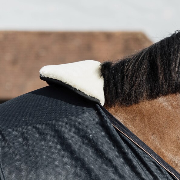 Kentucky Horse BIB mankebeskytter i saueskinn