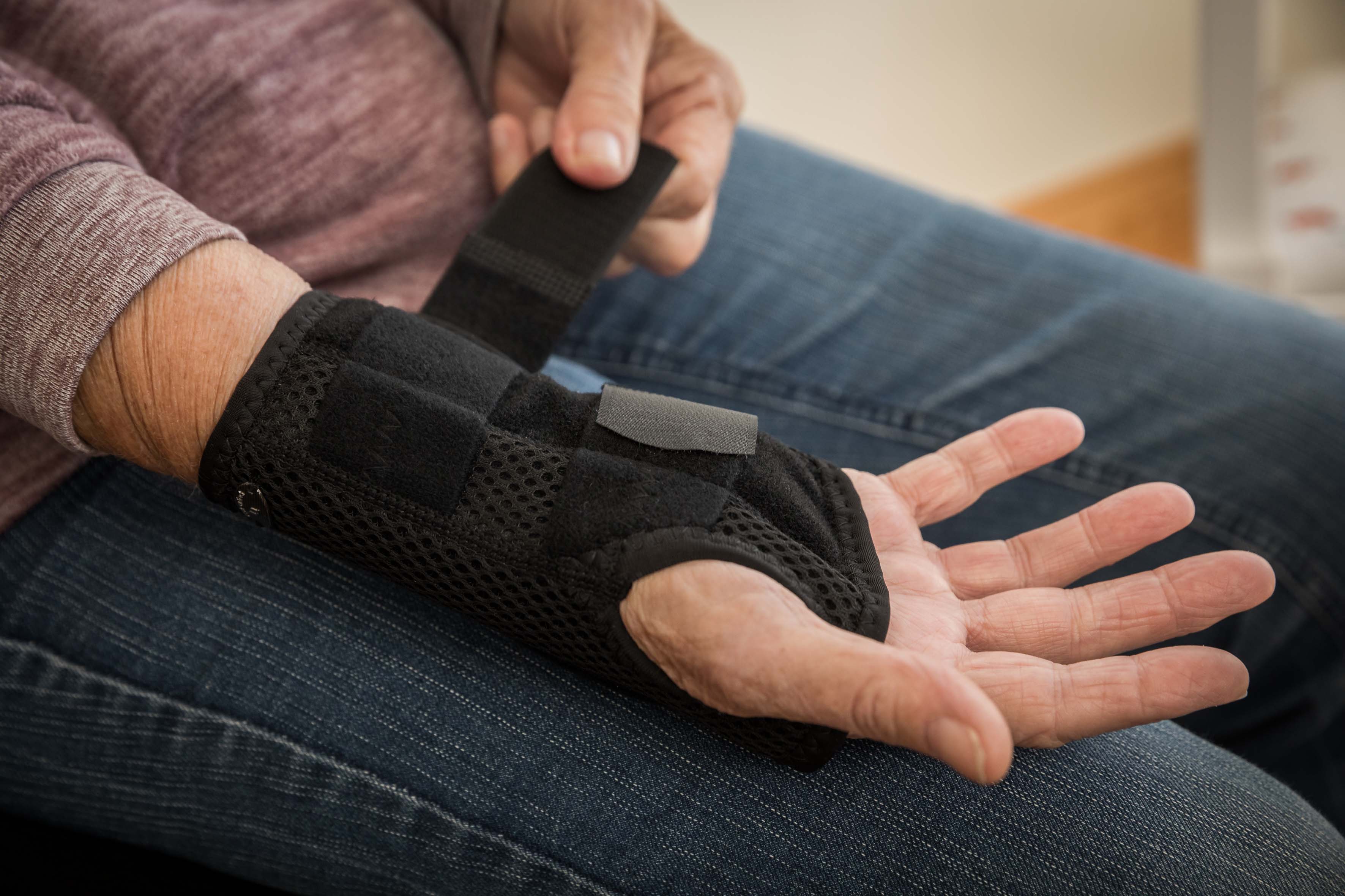 Back On Track "Carpus" Wrist Brace with Splint
