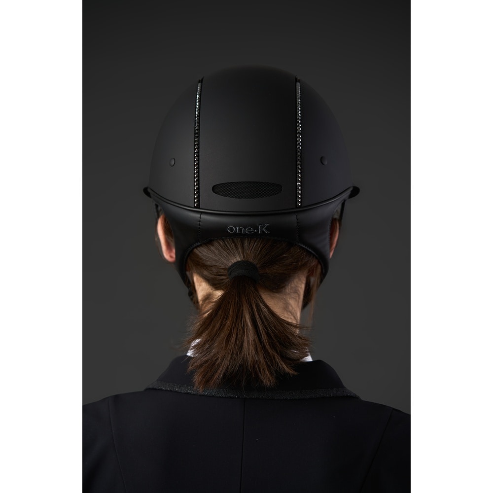 Kask jeździecki One K Avancé Lux, czarny z kryształkami Swarovskiego
