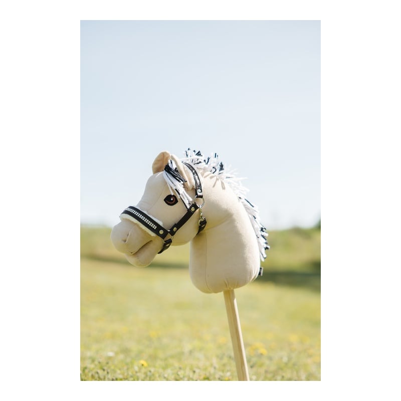 Mi cabezada para Hobby Horse con felpa y piedras