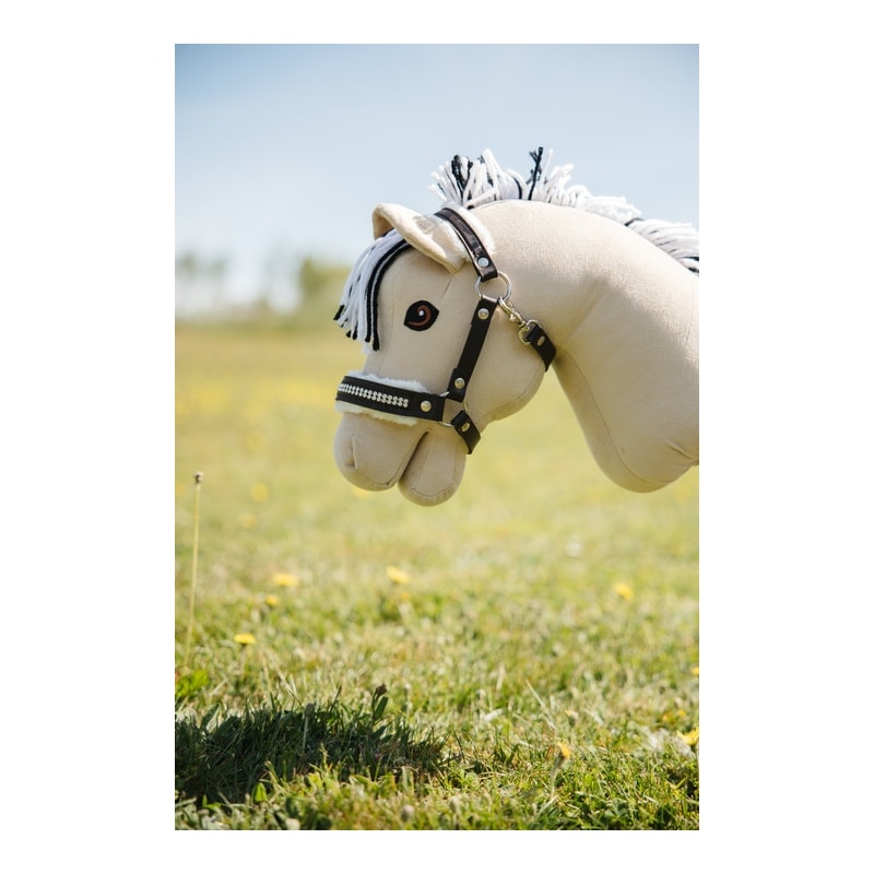 Mi cabezada para Hobby Horse con felpa y piedras